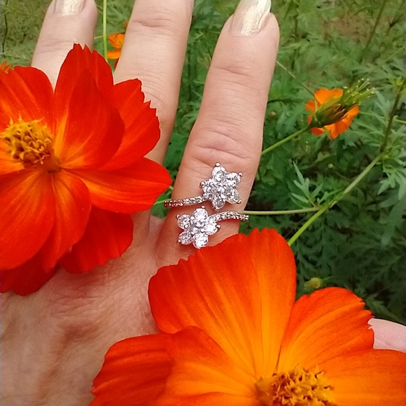 925 Silver Double Flower Ring - Picture 4 of 13